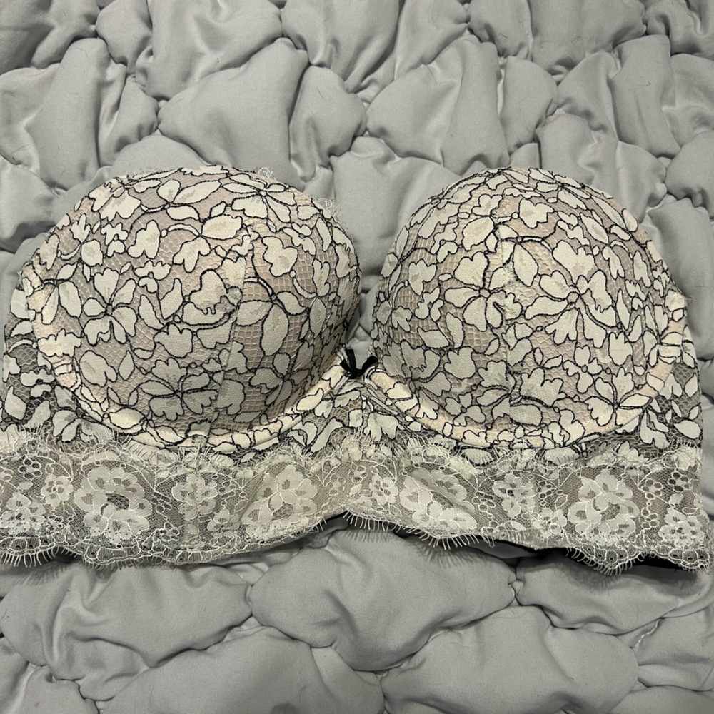 Elegant Lace Bra in Black and White Strapless Victorias Secret